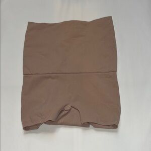 SPANX nude  High-Waisted Shorts